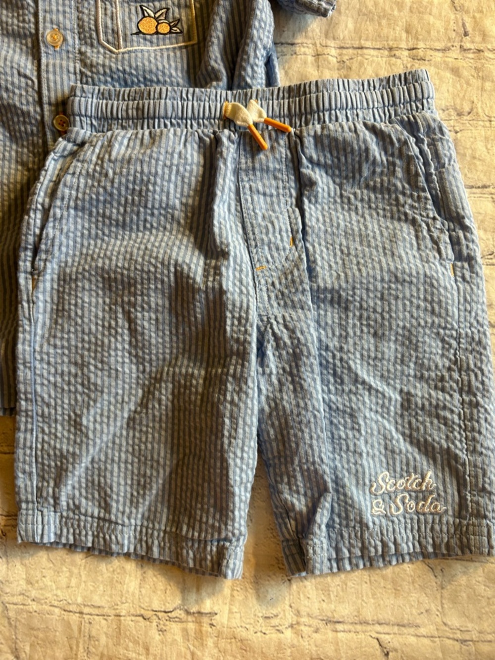 SCOTCH & SODA BOYS (2) SEERSUCKER SHORT OUTFITS BLUE/ORANGE JUICE BOX GRAPHICS 7 - Picture 6 of 10